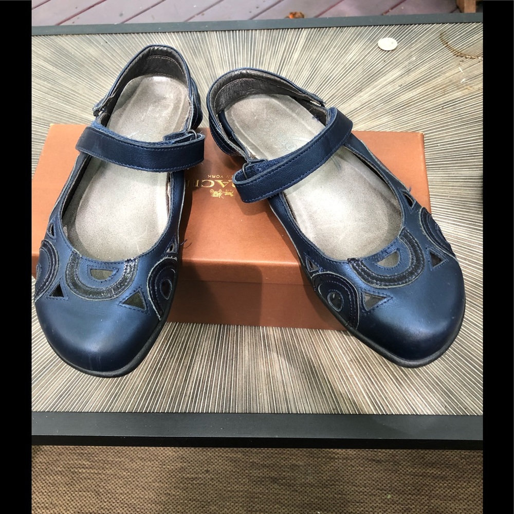 noat sample shoes